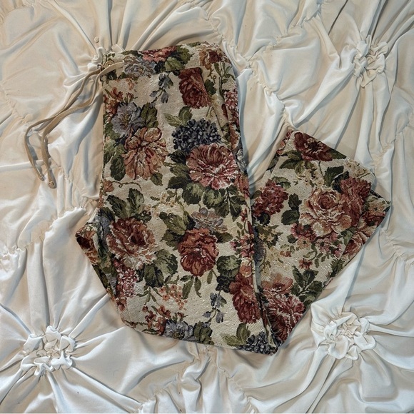 PacSun Floral Capris with Drawstring - Picture 8 of 8